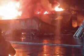 नीमराना की ट्रांस एसी कंपनी में भीषण आग, वीडियो में देंखे 12 दमकलों ने 4 घंटे में पाया काबू