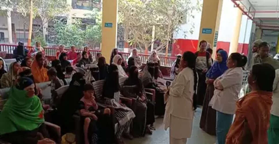 मध्&zwj;य प्रदेश : पीएम सुरक्षित मातृत्व अभियान से मजबूत हो रही मातृ-शिशु सुरक्षा, 40 गर्भवती महिलाओं की निशुल्&zwj;क जांच