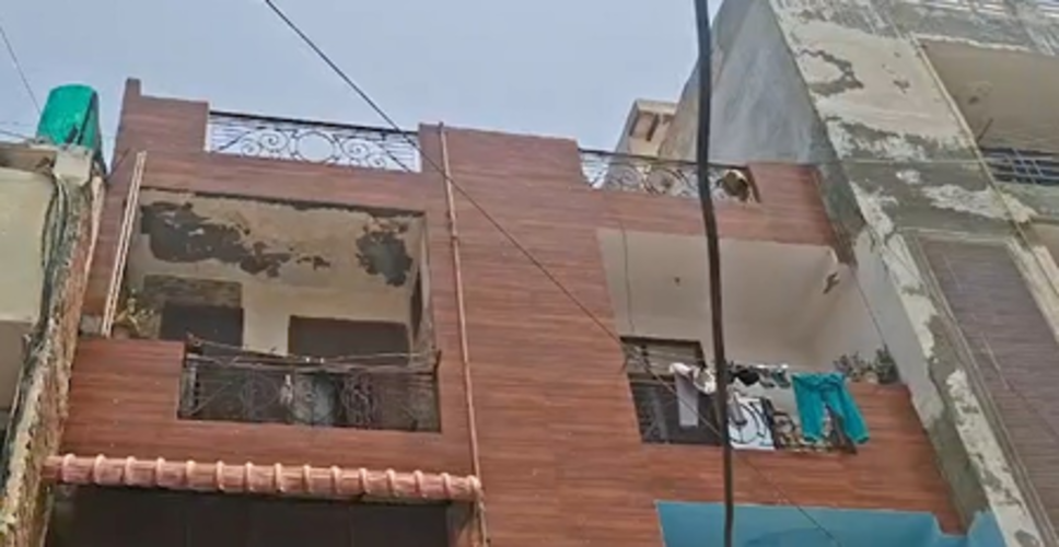 गाजियाबाद के एक फ्लैट में दो पुरुषों के शव बरामद, पुलिस कर रही जांच
