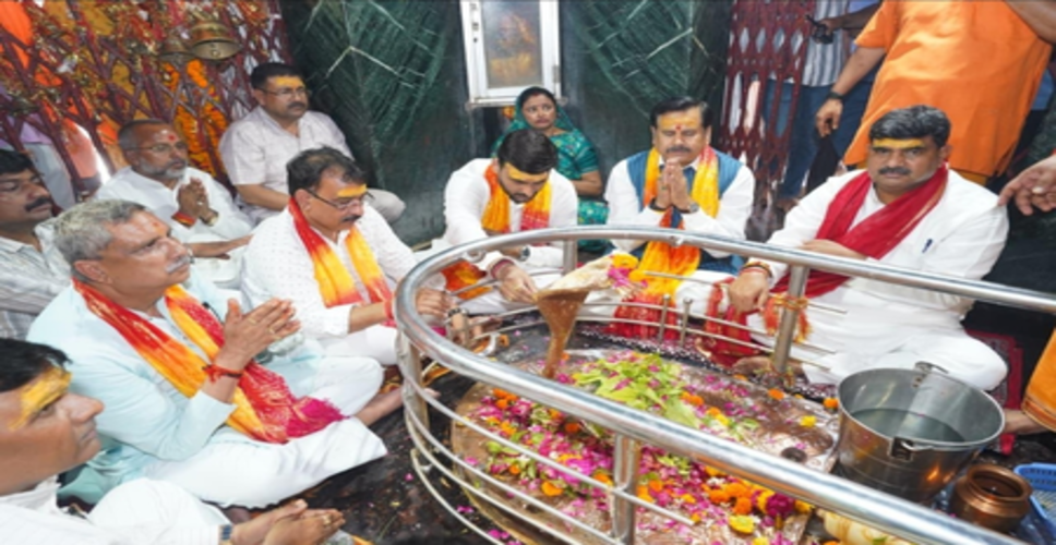 मोदी सरकार के 12 साल पूरे होने पर यूपी में भाजपा का आस्था अभियान, मंदिरों में पूजा कर दोहराया 'विकसित भारत' का संकल्प