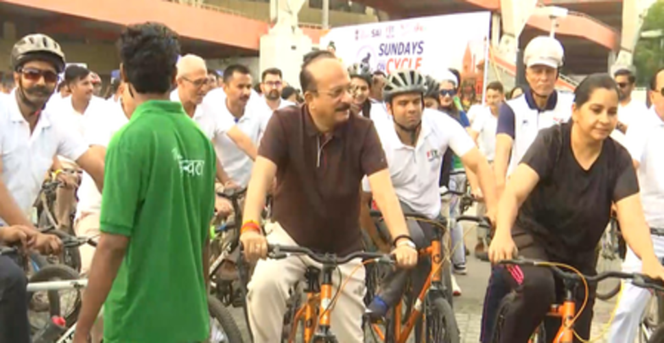 फिट इंडिया संडेज ऑन साइकिल में मंत्री आशीष सूद ने लिया हिस्सा, साइकिल अपनाने का किया आह्वान