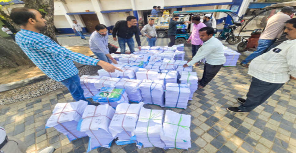 पश्चिम बंगाल: ममता बनर्जी के क्षेत्र से 47,000 और सुवेंदु अधिकारी की सीट से कटे 11,000 वोटरों के नाम