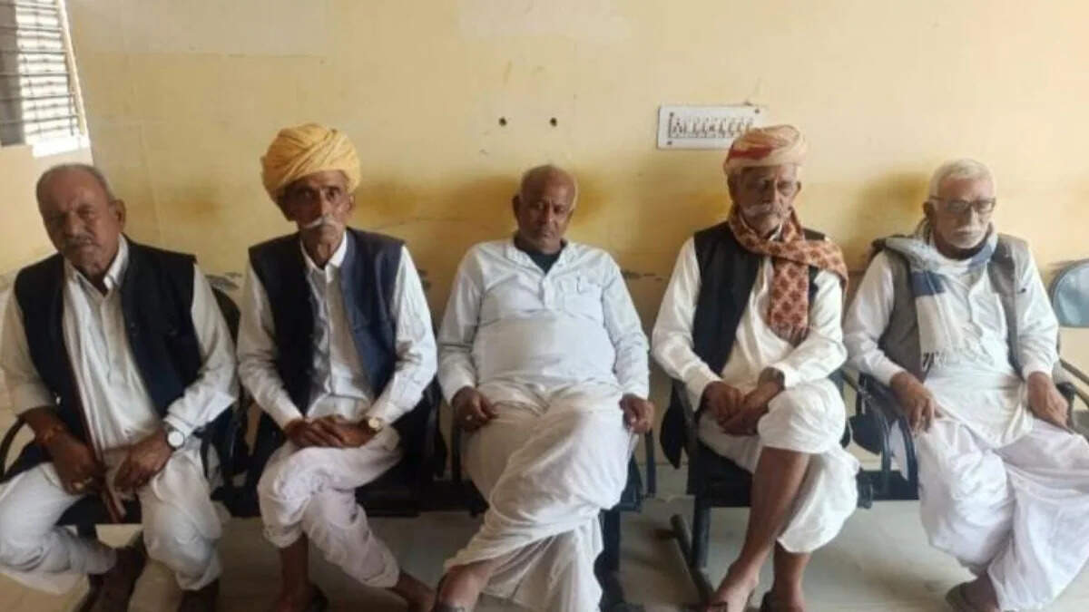 उदयपुर में खाप पंचायत का एक और तुगलकी फरमान, परिवार को हुक्का-पानी बंद कर समाज से किया बहिष्कृत