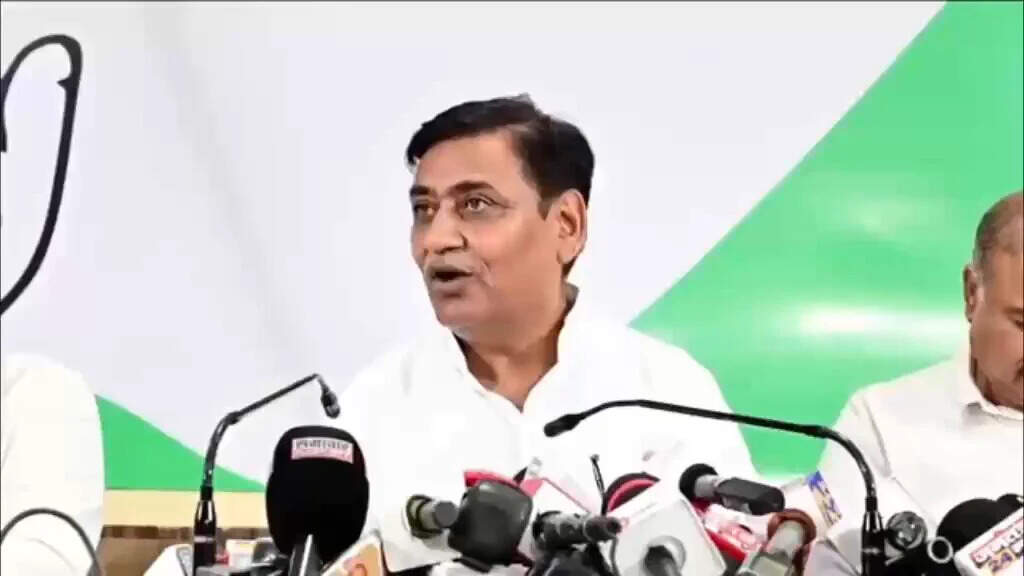 बहुमत के बाद भी कांग्रेस सतर्क, 42 पार्षदों और 3 निर्दलीयों को साथ लेकर चली; जोड़-तोड़ से बचने की तैयारी
