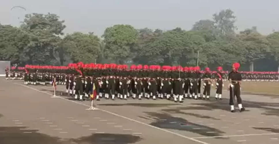 फर्रुखाबाद : कंधे से मिले कंधे और कदमों से कदम, पासिंग आउट परेड में हर तरफ 'जोश हाई'