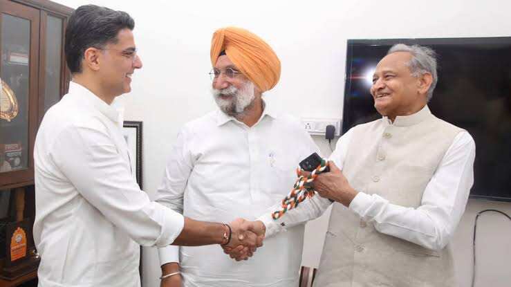 गहलोत-पायलट की जुगलबंदी ने चौंकाया, वीडियो में बोले- ‘सबके इंचार्ज आप ही हो’; गहलोत ने कहा- ‘हम तो परमानेंट इंचार्ज हैं’