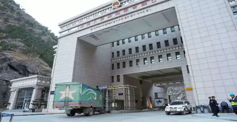 चिलोंग-रसुवा सीमा चौकी पर सीमा शुल्क संचालन की पुनः शुरुआत