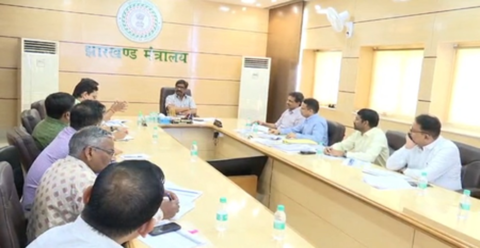 सीएम स्कूल ऑफ एक्सीलेंस की संख्या बढ़ाकर 5 हजार किए जाने की योजना पर तेज गति से करें कार्य: हेमंत सोरेन