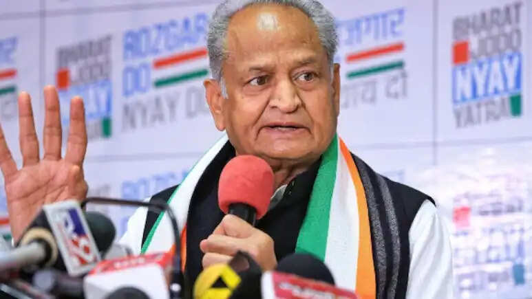 अरावली विवाद में कांग्रेस का तंज, 2010 में खारिज ‘100 मीटर’ फार्मूला, 2024 में क्यों सही ठहराया गया? अशोक गहलोत का सवाल