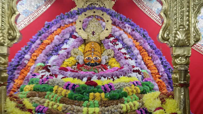 नए साल पर 7 राज्यों के फूलों से सजेगा खाटूश्याम का दरबार, मथुरा के कारीगरों ने संभाली कमान