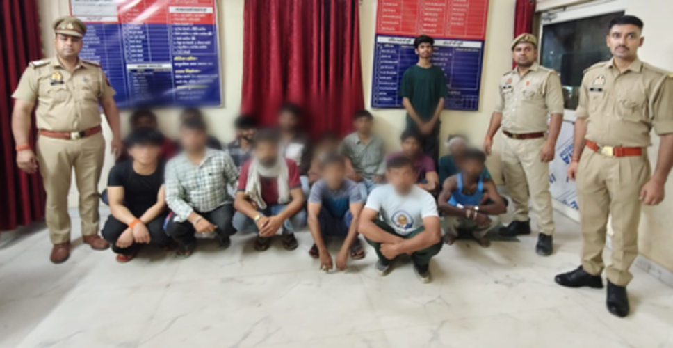 सेंट्रल नोएडा पुलिस का बड़ा अभियान, सार्वजनिक स्थानों पर शराब पीने वाले 414 लोगों पर कार्रवाई