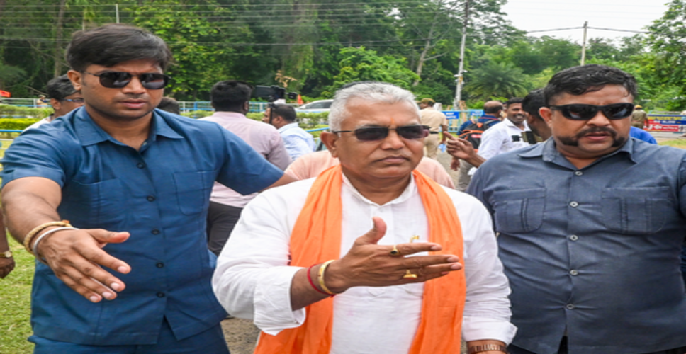 टीएमसी नेताओं पर हमले के बीच मंत्री दिलीप घोष की नसीहत, बोले- बाहर निकलने से बचें, जनता में आक्रोश