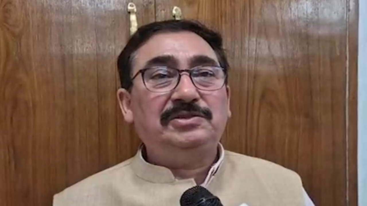 भाजपा विधायकों ने राष्ट्रगान का अपमान नहीं किया, वीडियो देख लीजिए: विपिन परमार