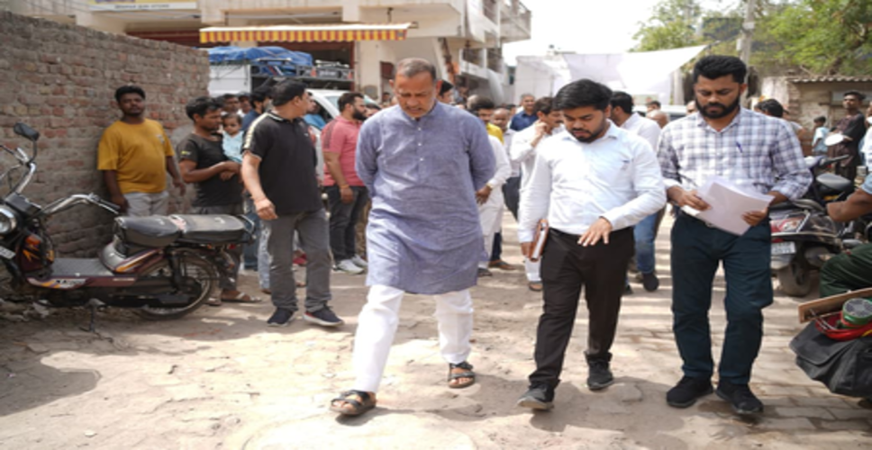 दिल्ली के मंत्री रविंद्र इंद्रराज सिंह ने बवाना में 'ड्रेन प्रोजेक्ट' की आधारशिला रखी