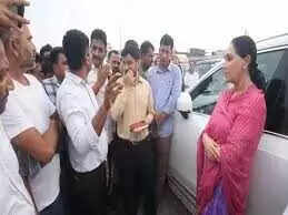 जयपुर में उप मुख्यमंत्री दीया कुमारी का विद्याधर नगर में औचक निरीक्षण, वीडियो में जानें जलभराव की समस्या पर अधिकारियों को फटकार