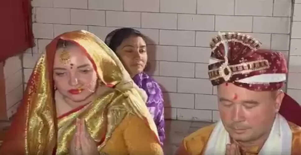 काशी में दूसरी बार शादी करने पहुंचा रूसी कपल, भारतीय कल्चर और हिंदू रीति-रिवाजों से प्रभावित
