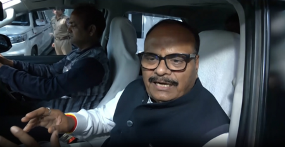 अखिलेश यादव के तंज पर ब्रजेश पाठक का पलटवार, 'विदेश में पढ़ने वाले को भारतीय भाषा से क्या मतलब'