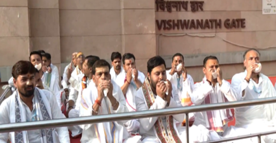 भक्तिमय हुई शिव की नगरी: बरेका से विश्वनाथ मंदिर तक भव्य स्वागत, प्रधानमंत्री के लिए सजी काशी