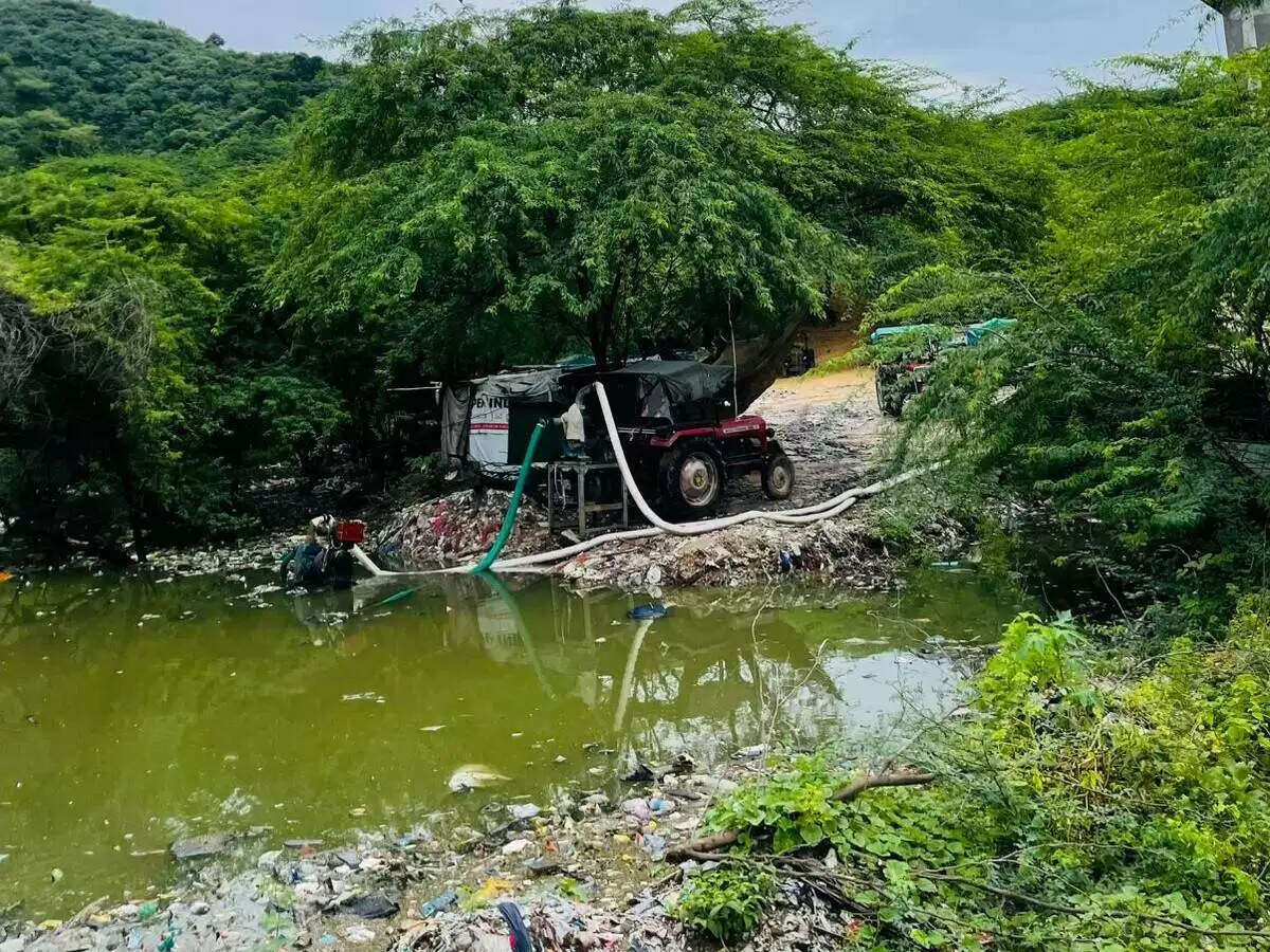 जयपुर में लगातार बारिश से शहर का हाल-बहाल, फुटेज में देंखे कई इलाकों में पानी ही पानी लोगो का निकलना हुआ मुश्किल