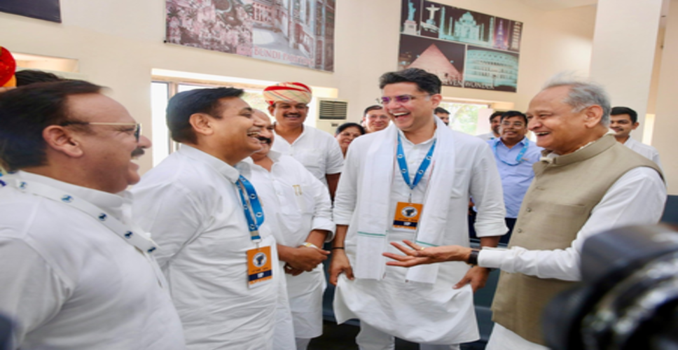 'यूनाइटेड कलर्स ऑफ कांग्रेस' बना चर्चा का विषय, गहलोत, पायलट और धारीवाल, गुंजल की तस्वीरें वायरल