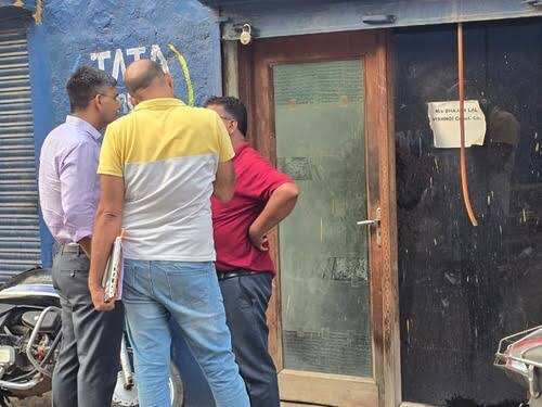 बाड़मेर में PWD ठेकेदार भजनलाल विश्नोई के ऑफिस पर IT की रेड, फुटेज में देंखे चार गाड़ियों में पहुंची टीम