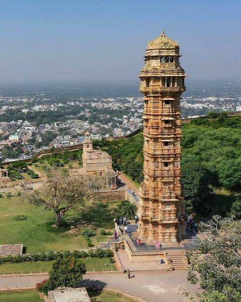 विजय स्तम्भ चित्तौड़गढ़ का इतिहास: महाराणा कुंभा की विजय, 122 फीट ऊंची विरासत और मेवाड़ के गौरव की कहानी