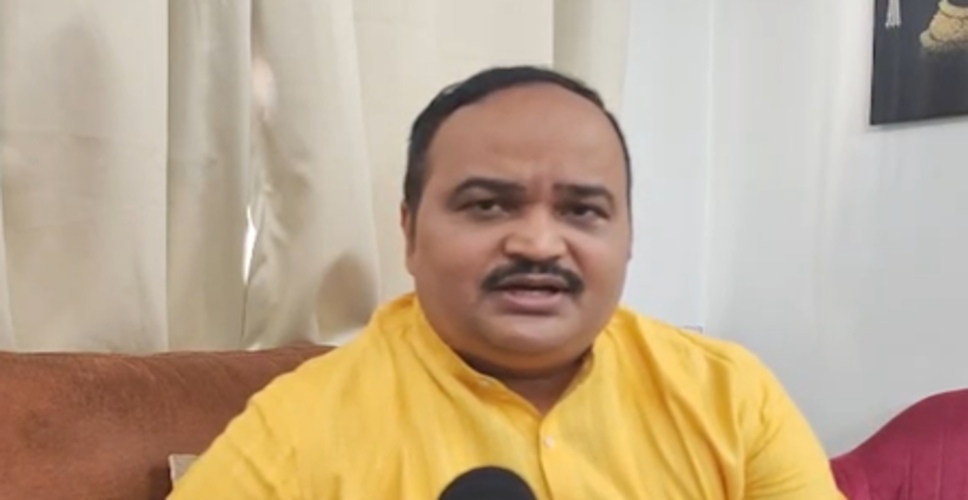 महंगाई-बेरोजगारी से जनता परेशान, पीएम मोदी विदेश यात्रा में व्यस्त: आनंद दुबे
