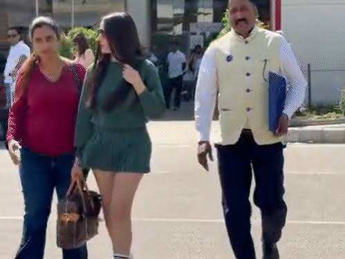 जयपुर पहुंचीं नोरा फतेही, फुटेज में देंखे ‘द रॉयल्स’ के दूसरे सीजन की शूटिंग में करेंगी वापसी
