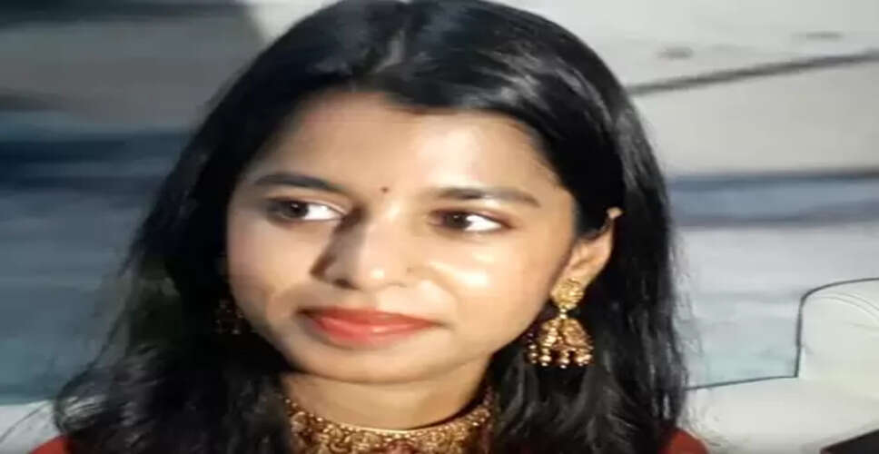 गोरखपुर महोत्सव में शामिल हुई मैथिली ठाकुर, कहा- मुझे यहां आकर बहुत अच्छा लगा