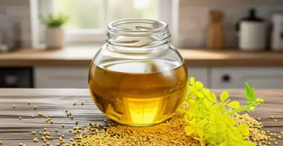 सरसों का तेल सर्दियों का नेचुरल मॉइस्चराइजर, रूखी त्वचा से दिलाए राहत