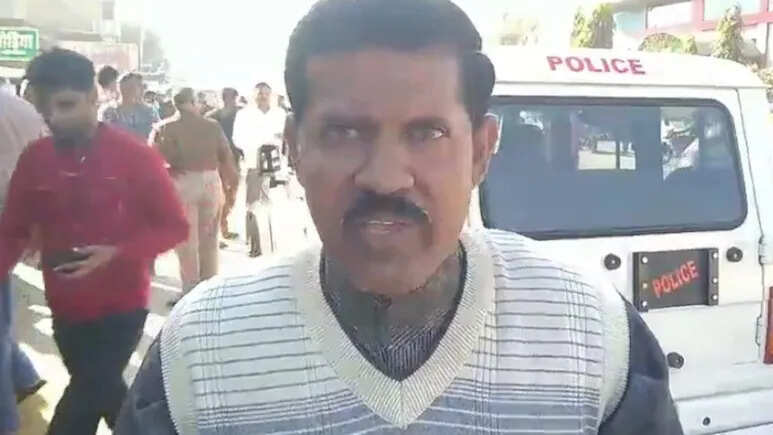 RTI कार्यकर्ता को सड़क पर दिनदहाड़े पीटा, अतिक्रमण मामले में पूर्व सरपंच के खिलाफ हाईकोर्ट में लगाई थी याचिका