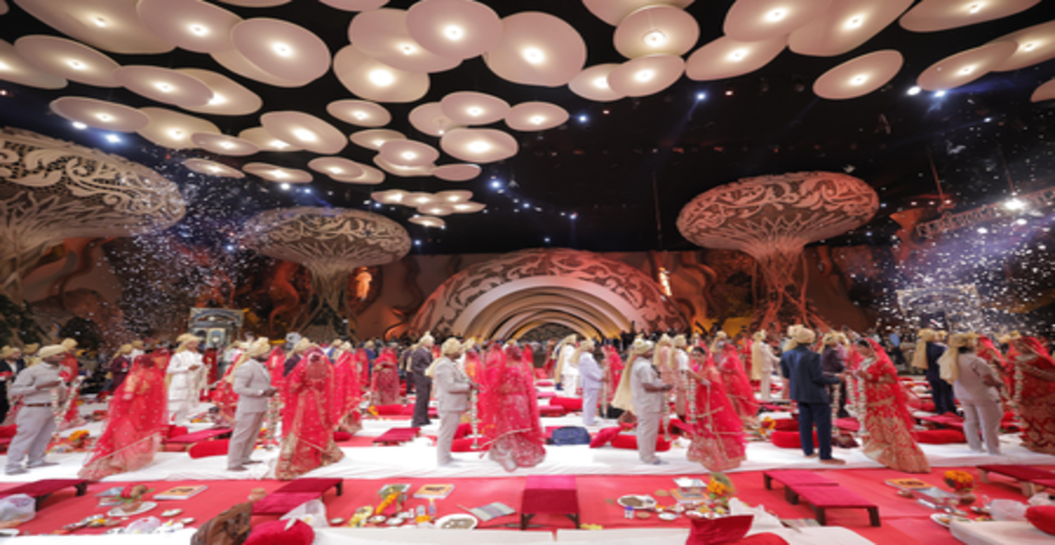 दिल्ली की मुख्यमंत्री रेखा गुप्ता ने सामूहिक विवाह समारोह में 51 जोड़ों को आशीर्वाद दिया