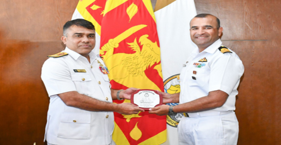 आईएनएस तरंगिणी श्रीलंका नौसेना के सी राइडर्स के साथ समुद्री प्रशिक्षण के लिए कोलंबो पहुंची