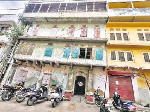 97 वर्गगज के 297 साल पुराने मकान का पट्टा मांगती रहीं बुजुर्ग महिला, अब हेरिटेज बहाली के आदेश से बढ़ा लाखों का बोझ
