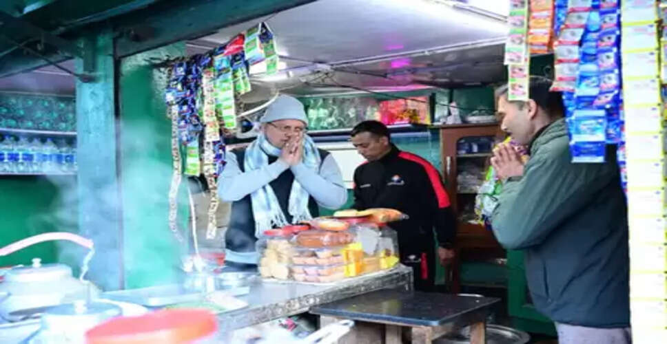 रानीखेत में सुबह सैर पर निकले सीएम धामी, लोगों से मुलाकात कर जानी समस्याएं