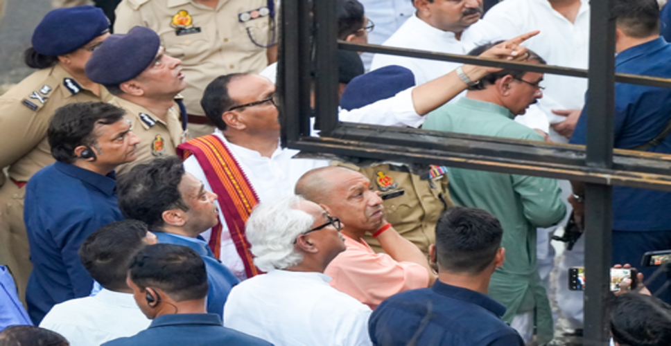 लखनऊ अग्निकांड : दो सदस्यीय एसआईटी का गठन, 7 दिन में सौंपेगी रिपोर्ट, सीएम योगी ने रद्द किए सभी सरकारी कार्यक्रम