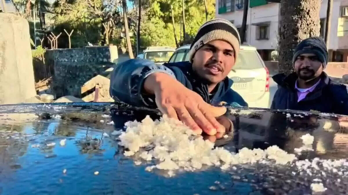 माउंट आबू में कड़ाके की ठंड, खुली जगहों पर बर्फ की चादर,&nbsp;तापमान पहुंचा एक डिग्री सेल्सियस