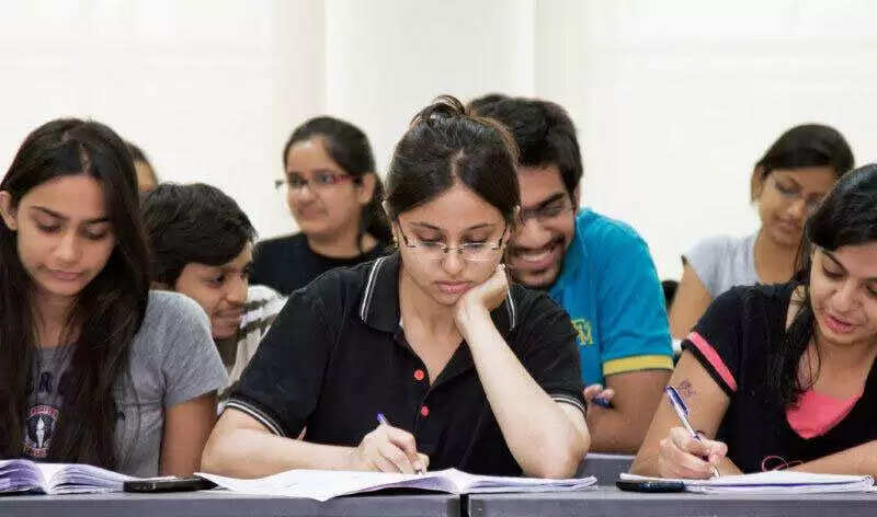 कोचिंग सेंटर्स पर नियंत्रण के लिए लाए जा रहे बिल में जुर्माने में बड़ी छूट, वीडियो में समझें स्टूडेंट की सीमा भी बढ़ाई