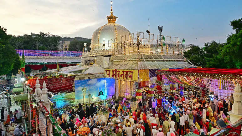 अजमेर शरीफ के गद्दीनशीन ने किया समर्थन, अंजुमन समिति का विरोध - वक्फ बिल पर खादिमों में मतभेद