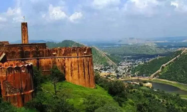 जयगढ़ किला! आमेर किले का रक्षकजहां है दुनिया की सबसे बड़ी तोप, वीडियो में जानिए यहां&nbsp;घूमने का सही मौसम, रूट और खर्च का पूरा विवरण