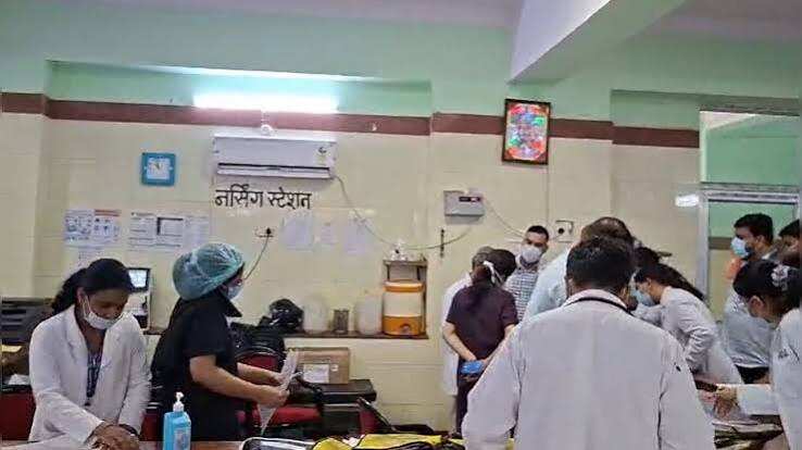 डिलीवरी के 24 घंटे बाद बंद हुआ यूरिन आउटपुट, प्रसूता की किडनी में गंभीर समस्या; वीडियो में जाने 4 दिन से डायलिसिस जारी