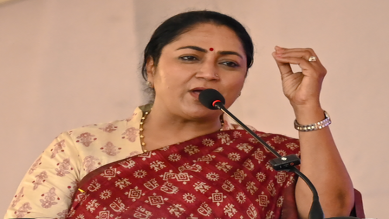 मालवीय नगर अग्निकांड मामले में उत्तराखंड सीएम ने की सीएम रेखा गुप्ता से बात, निष्पक्ष जांच का मिला भरोसा