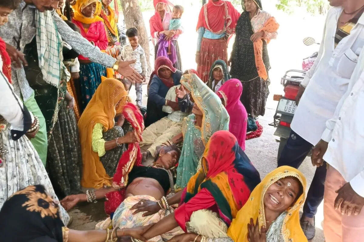 बूंदी में बारातियों से भरी पिकअप पलटी, एक की मौत; दूल्हे के पिता समेत 8 घायल