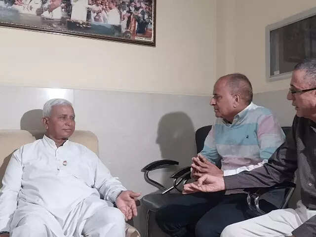 जोधपुर में नगर निकाय चुनाव के टिकट के लिए कांग्रेस में बढ़ी दावेदारी, नेताओं से लिए जा रहे आवेदन