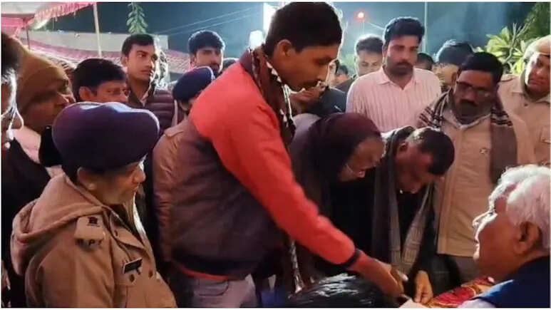 “सरपंच बोलते हैं कि तेरी लाइफ खराब कर दूंगा”: जनसुनवाई में मंत्री किरोड़ी लाल से पूछा गया सवाल