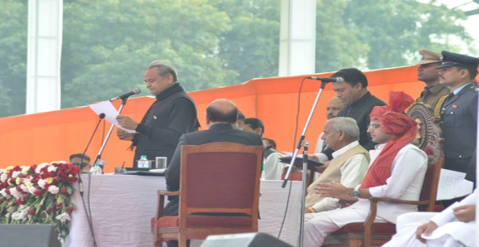 अशोक गहलोत: सादगी और कल्याणकारी कदमों से तीन बार बने राजस्थान के सीएम, सत्ता से बाहर होने के बाद भी राजनीति हावी