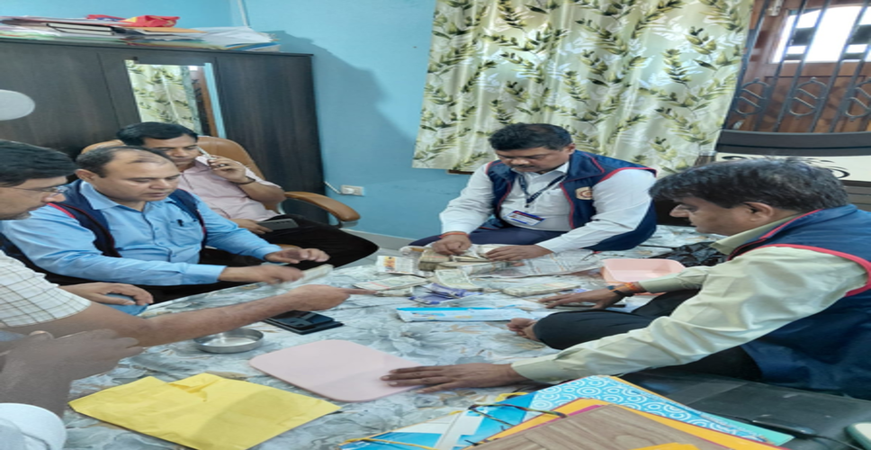 बिहार ईओयू ने 2 करोड़ की बेहिसाब संपत्ति के मामले में एग्जीक्यूटिव इंजीनियर के ठिकानों पर छापा मारा, 40 लाख रुपये बरामद