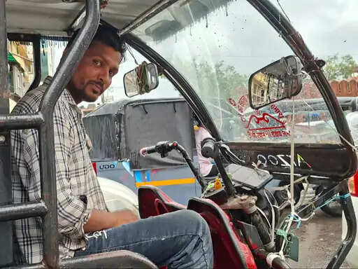 जयपुर में 1 अगस्त से बदलेगा ई-रिक्शा संचालन का सिस्टम, हर वाहन पर होगा QR कोड और कलर कोड, बिना रजिस्ट्रेशन होगी कार्रवाई