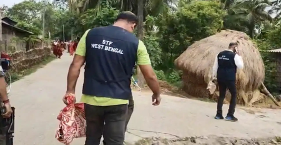 संदेशखाली में बंगाल एसटीएफ की बड़ी कार्रवाई, टीएमसी नेता के तालाब से हथियारों का जखीरा बरामद