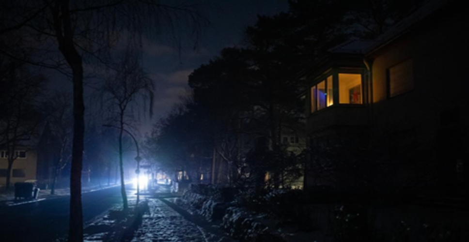 जर्मनी की राजधानी बर्लिन में हजारों घरों में छाया अंधेरा, लगातार चार दिनों से बिजली गायब